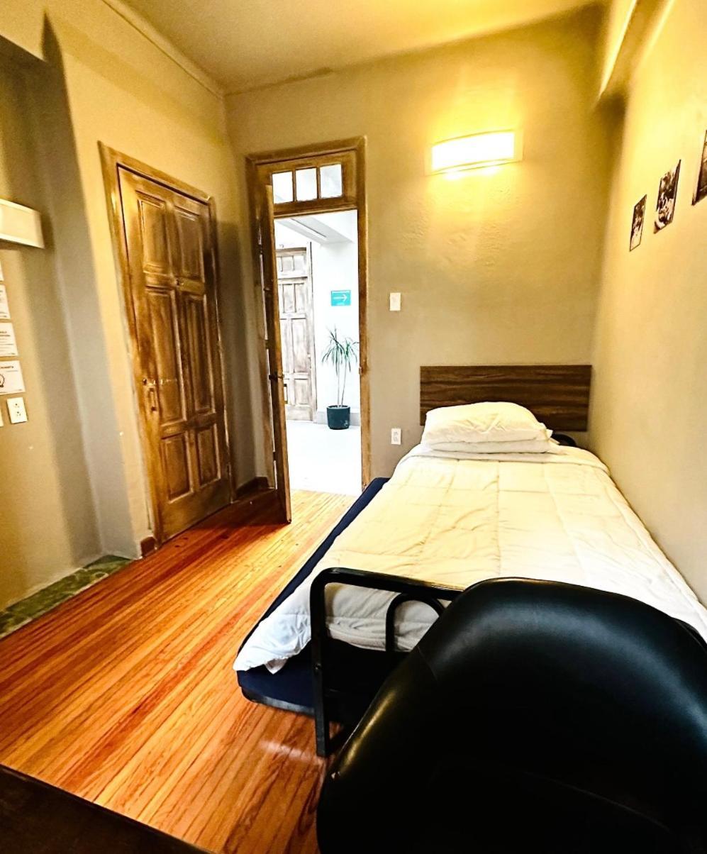 Frontera 49 Roma Norte Hostal メキシコシティ エクステリア 写真